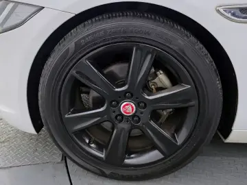 2019 Jaguar XE с пробегом 107 091 км