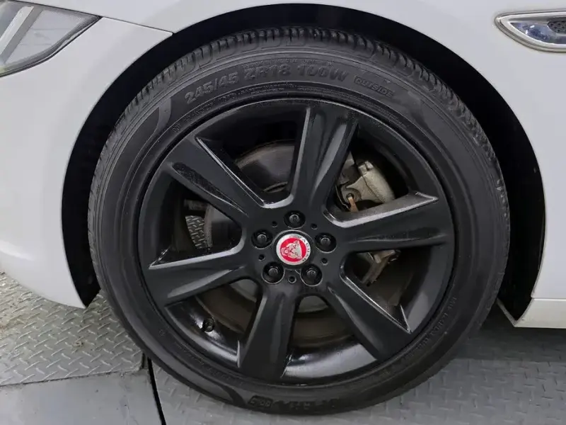 2019 Jaguar XE с пробегом 107 091 км