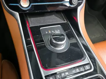 2019 Jaguar XE с пробегом 107 091 км