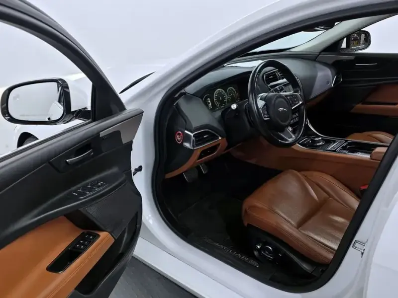 2019 Jaguar XE с пробегом 107 091 км