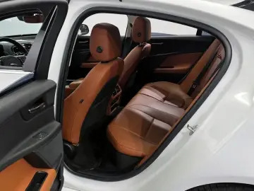 2019 Jaguar XE с пробегом 107 091 км