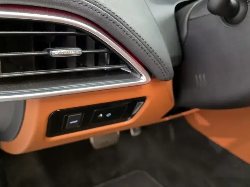 2019 Jaguar XE с пробегом 107 091 км