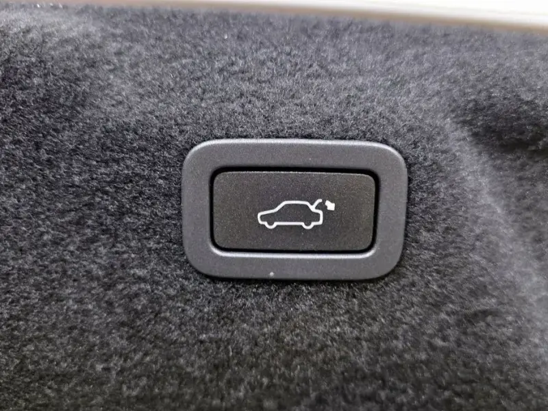 2019 Jaguar XE с пробегом 107 091 км