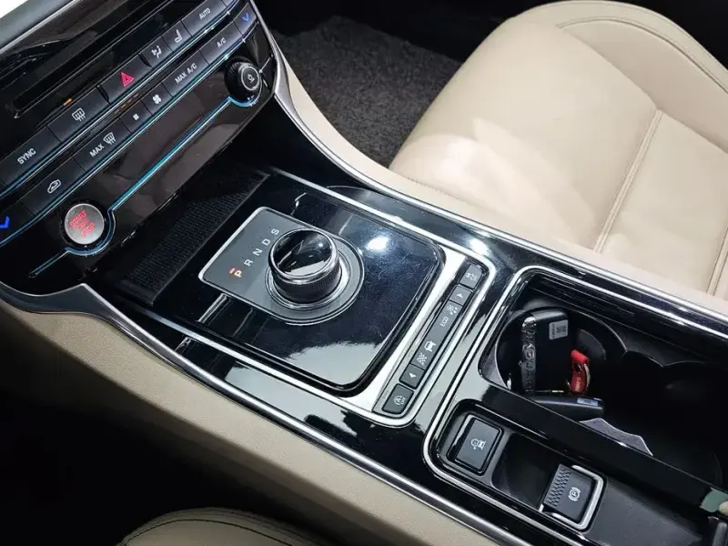 2019 Jaguar XE с пробегом 59 664 км