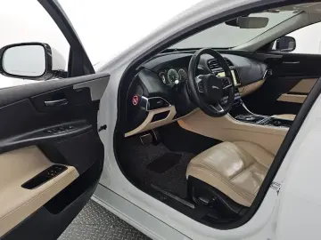 2019 Jaguar XE с пробегом 59 664 км