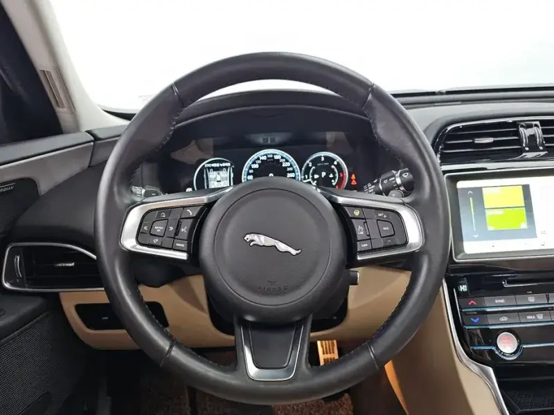 2019 Jaguar XE с пробегом 59 664 км