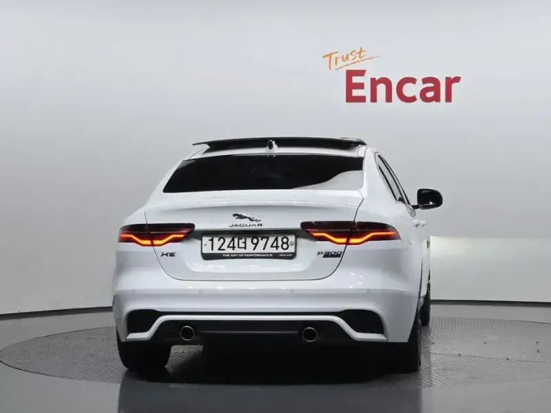 2020 Jaguar XE с пробегом 27 821 км
