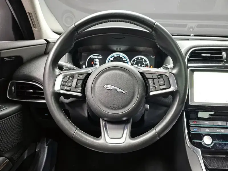 2018 Jaguar XE с пробегом 97 376 км