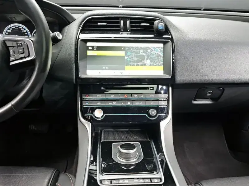2018 Jaguar XE с пробегом 97 376 км