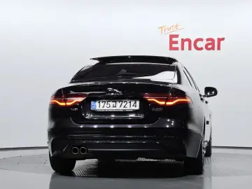 2020 Jaguar XE с пробегом 65 369 км