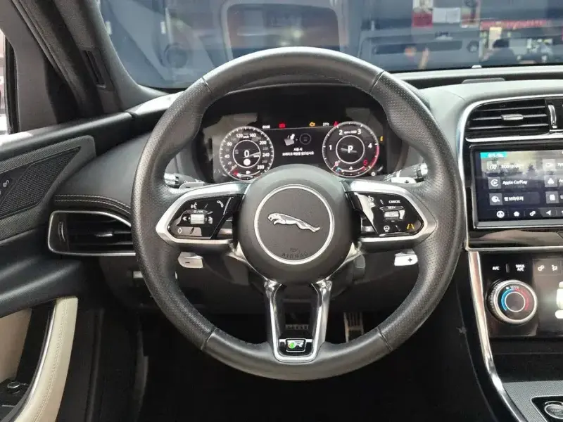 2020 Jaguar XE с пробегом 65 369 км