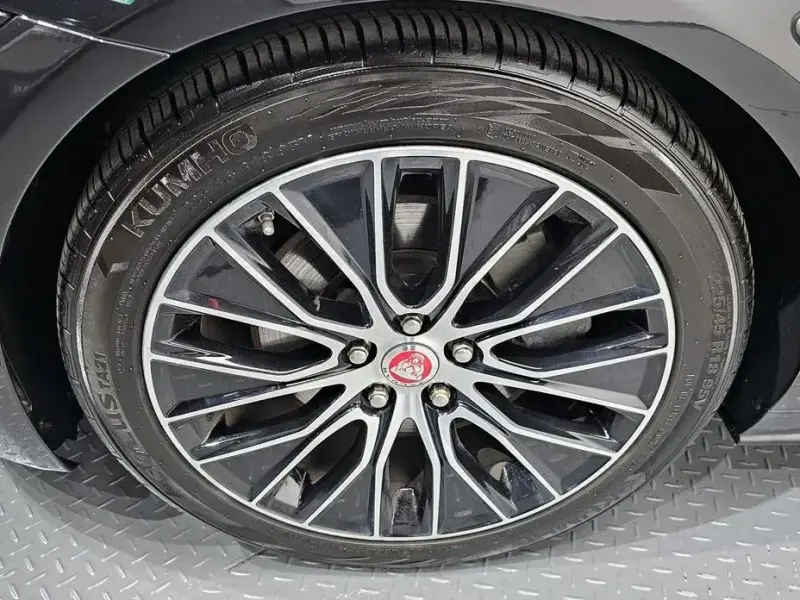 2020 Jaguar XE с пробегом 65 369 км