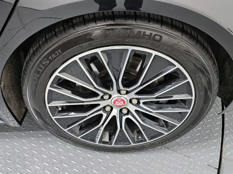 2020 Jaguar XE с пробегом 65 369 км