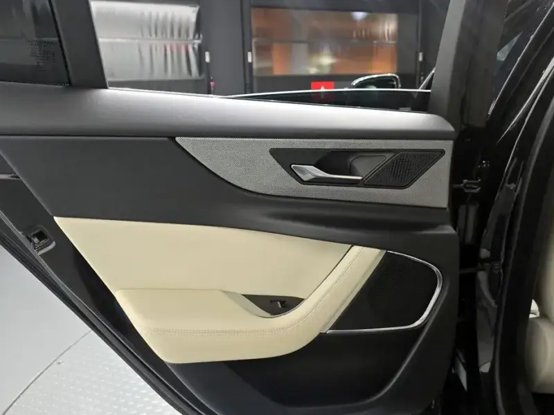 2020 Jaguar XE с пробегом 65 369 км