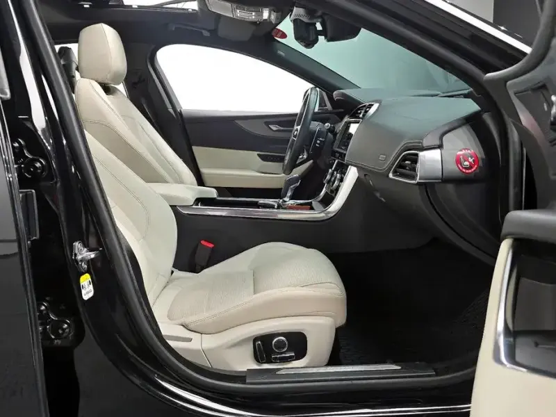 2020 Jaguar XE с пробегом 65 369 км