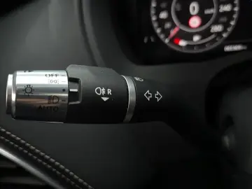 2020 Jaguar XE с пробегом 65 369 км