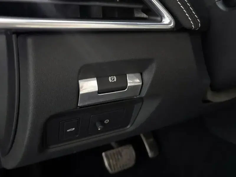 2020 Jaguar XE с пробегом 65 369 км