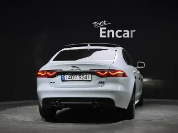 2017 Jaguar XF с пробегом 106 688 км