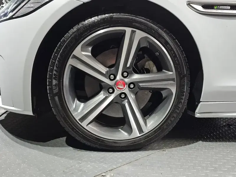 2017 Jaguar XF с пробегом 106 688 км