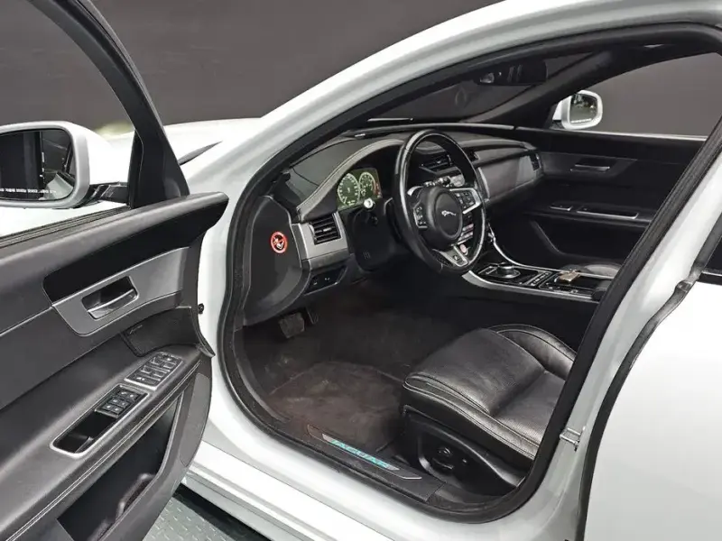 2017 Jaguar XF с пробегом 106 688 км