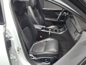 2017 Jaguar XF с пробегом 106 688 км