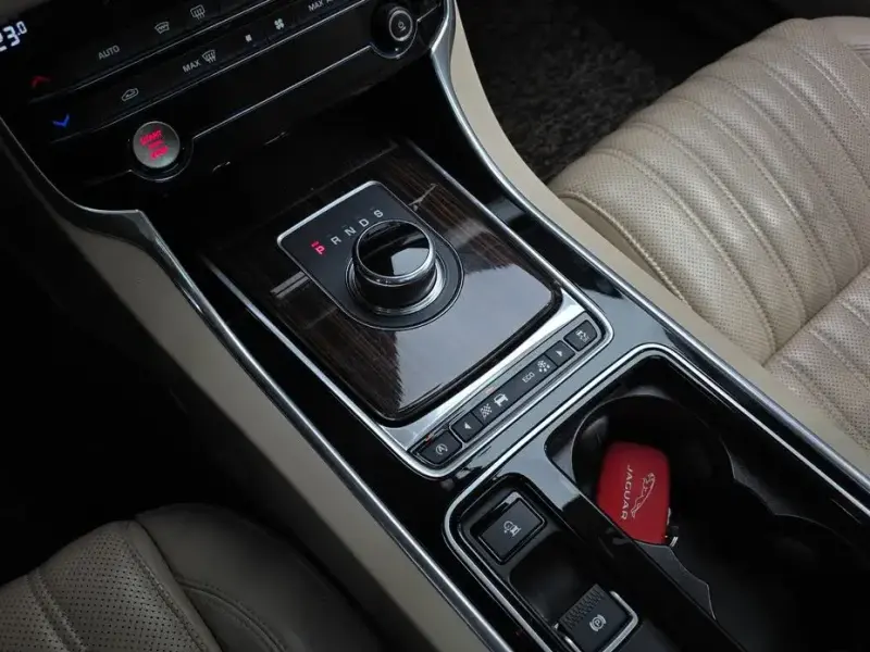 2016 Jaguar XF с пробегом 108 632 км
