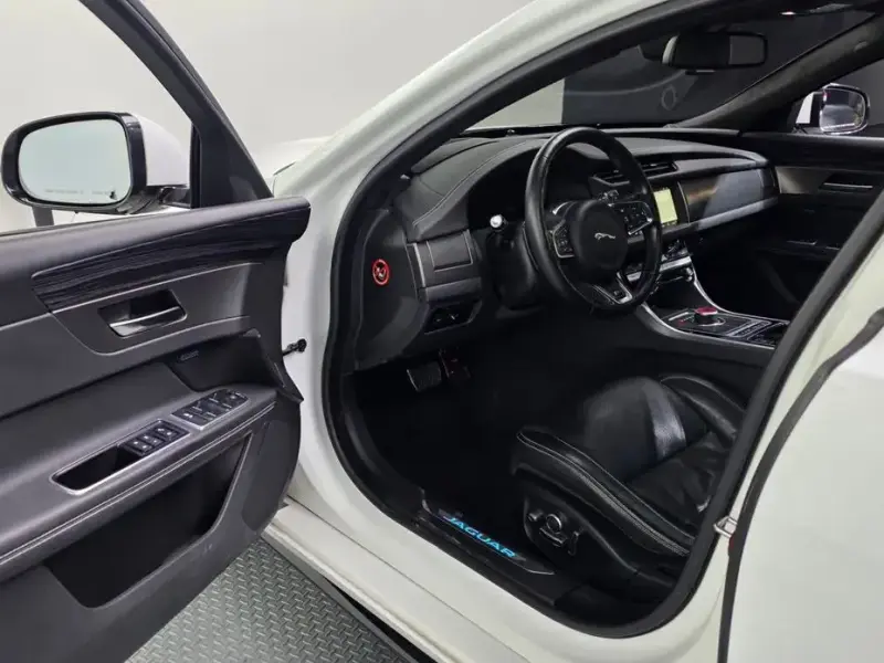 2017 Jaguar XF с пробегом 92 178 км