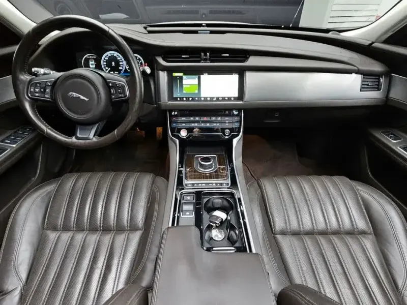 2016 Jaguar XF с пробегом 116 022 км