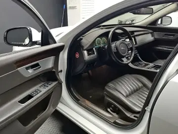 2016 Jaguar XF с пробегом 116 022 км