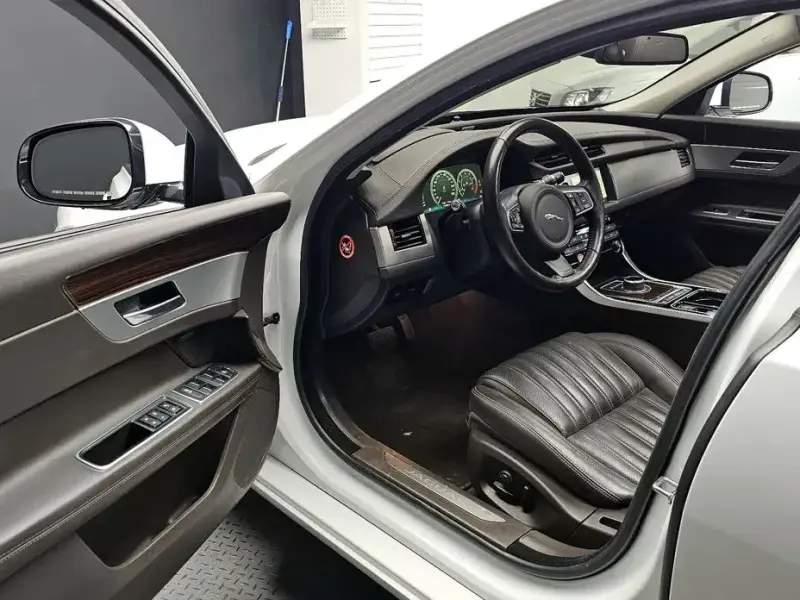2016 Jaguar XF с пробегом 116 022 км