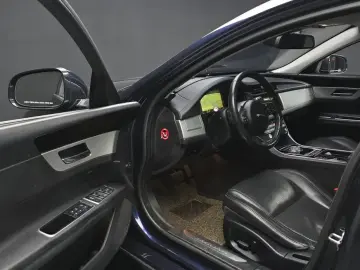 2016 Jaguar XF с пробегом 208 637 км