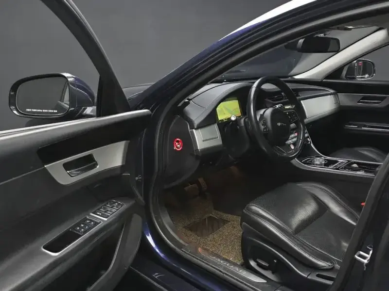 2016 Jaguar XF с пробегом 208 637 км