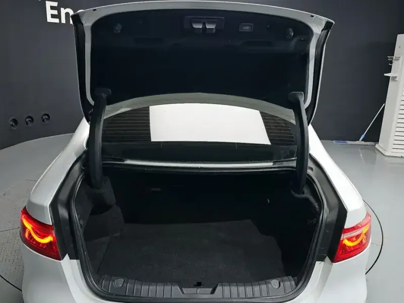 2016 Jaguar XF с пробегом 116 022 км