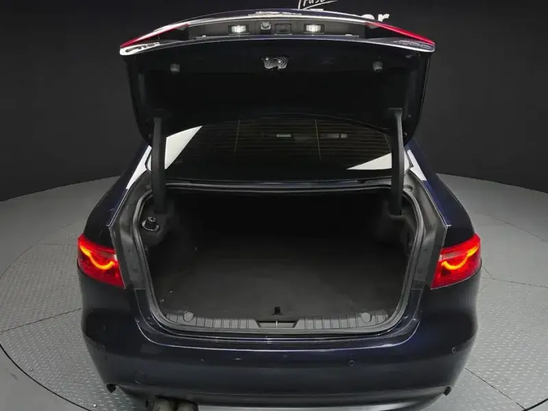 2016 Jaguar XF с пробегом 208 637 км