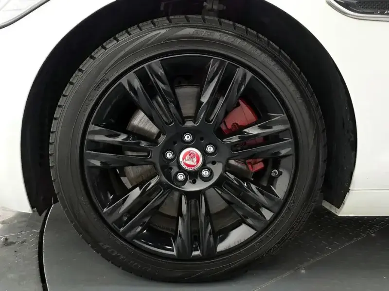 2017 Jaguar XF с пробегом 119 587 км