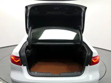 2017 Jaguar XF с пробегом 119 587 км