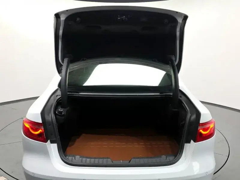 2017 Jaguar XF с пробегом 119 587 км