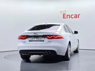 2017 Jaguar XF с пробегом 106 848 км