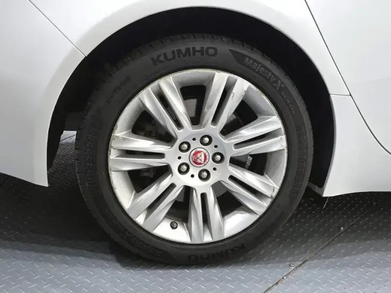 2017 Jaguar XF с пробегом 106 848 км