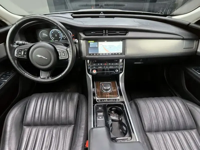 2017 Jaguar XF с пробегом 106 848 км