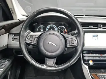 2016 Jaguar XF с пробегом 125 138 км