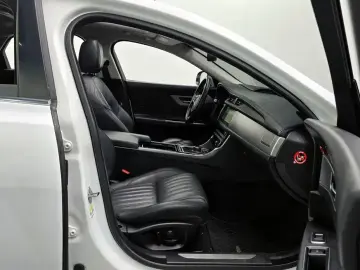 2017 Jaguar XF с пробегом 106 848 км