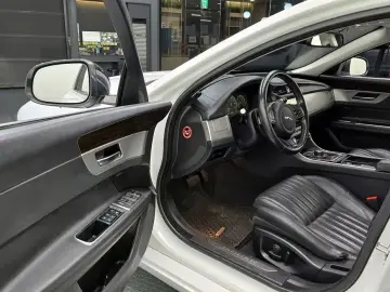 2017 Jaguar XF с пробегом 106 848 км