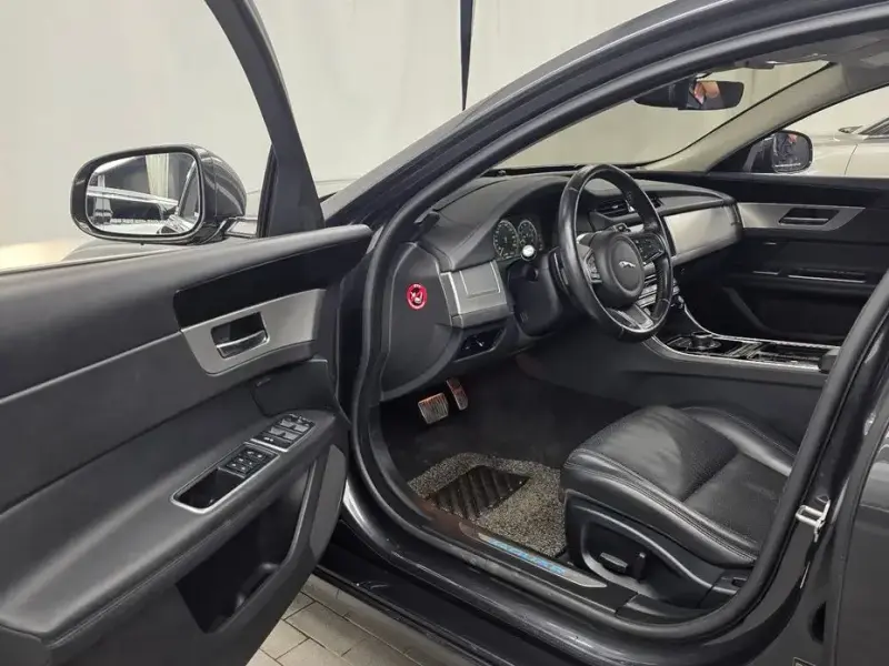2018 Jaguar XF с пробегом 166 285 км