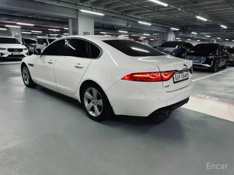2018 Jaguar XF с пробегом 98 015 км