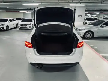 2018 Jaguar XF с пробегом 98 015 км