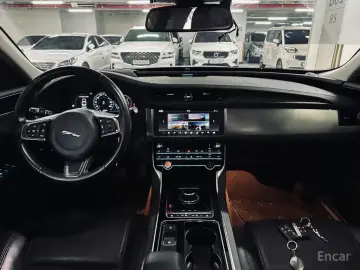 2018 Jaguar XF с пробегом 98 015 км
