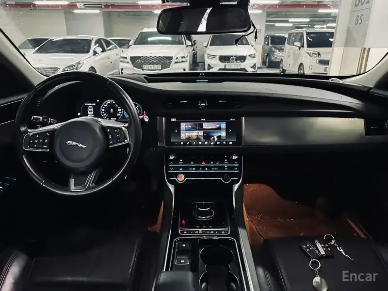 2018 Jaguar XF с пробегом 98 015 км