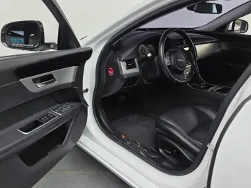 2016 Jaguar XF с пробегом 114 223 км