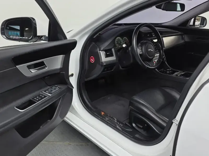 2016 Jaguar XF с пробегом 114 223 км